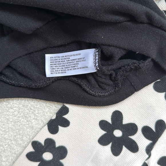 Cat & Jack Black and White Floral Kids Matching Set - Picture 5 of 5